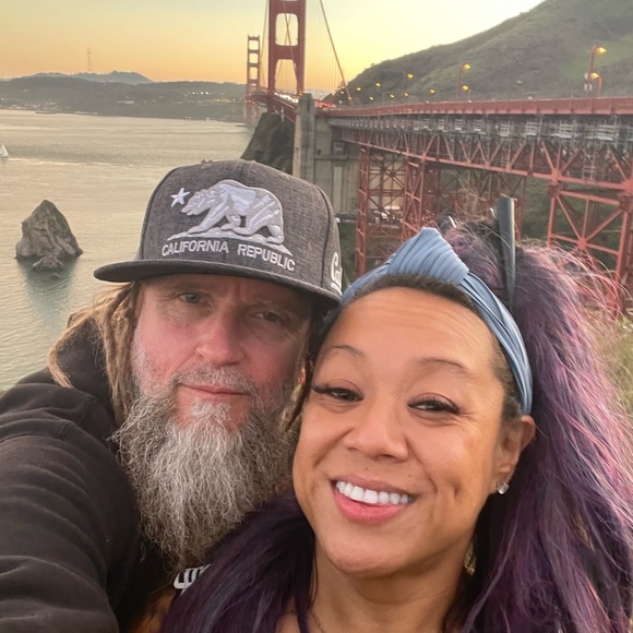 Hi! I’m @YourFaceHere ( shakes hand ) 👋🏽 - Picture 4 of 16